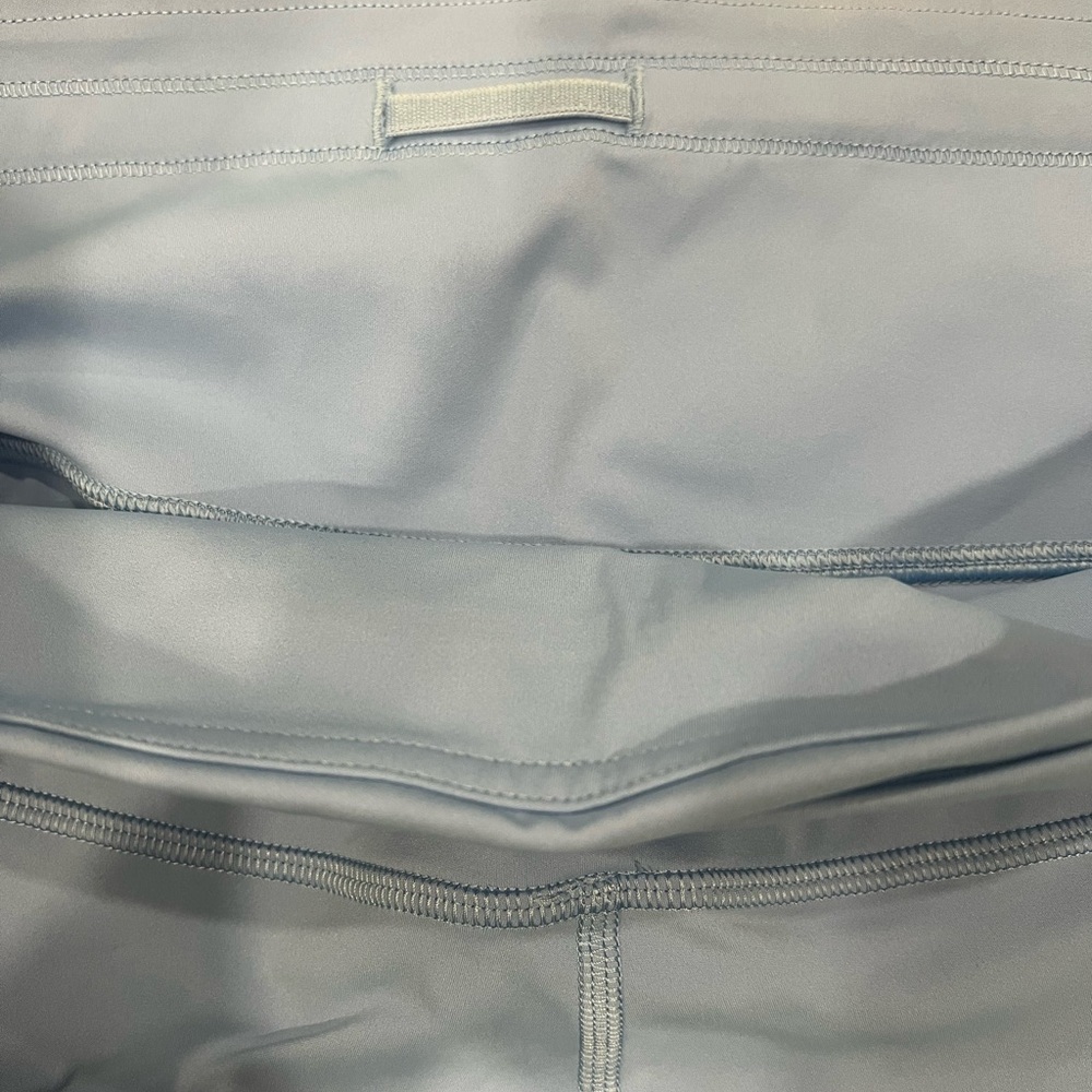 NWT Fast and Free HR Shorts with Pockets - Picture 5 of 5